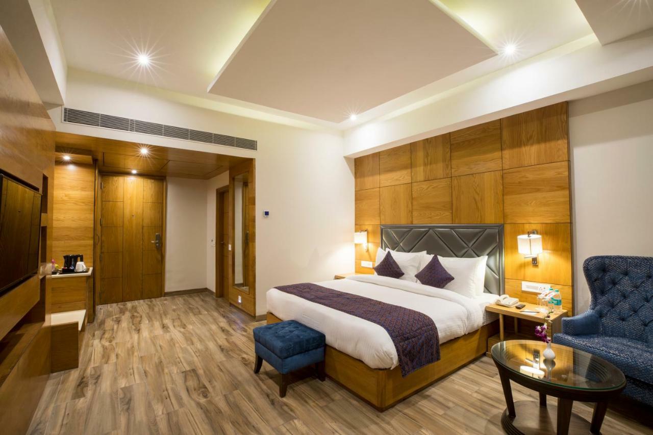 Regenta Central Cassia Zirakpur Chandigarh Zewnętrze zdjęcie