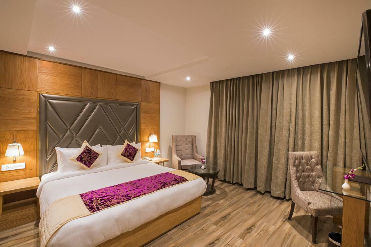Regenta Central Cassia Zirakpur Chandigarh Zewnętrze zdjęcie